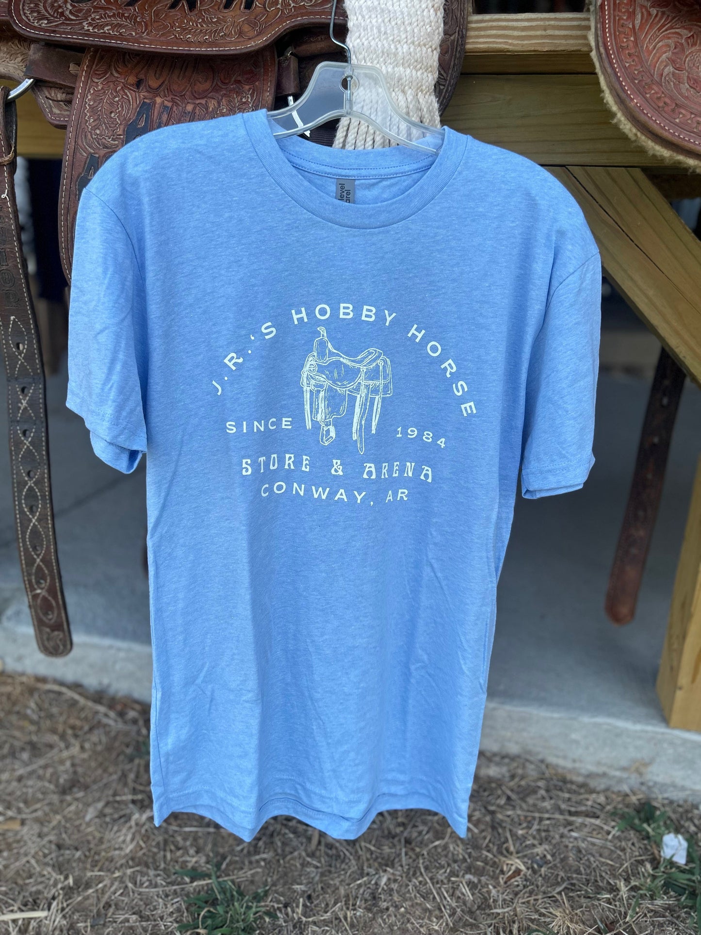 JR'S HOBBY HORSE GENERAL CLOTHING HTHR COOL BLUE SADDLE LOGO TEE