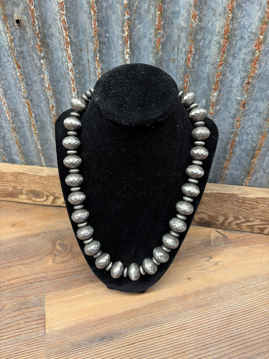 FAUX LARGE HAMMERED BEAD NECKLACE