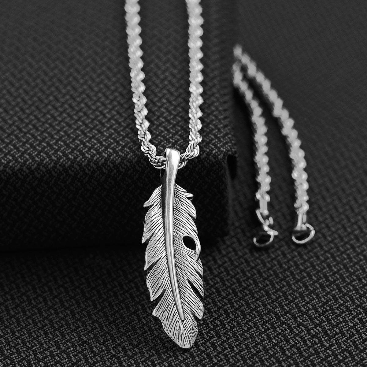 FEATHER CHAIN NECKLACE
